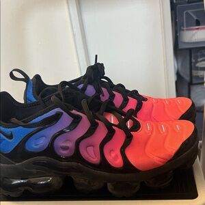 Nike VaporMax Plus in Gradient Red and Purple